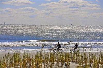 фото отеля Tides Folly Beach