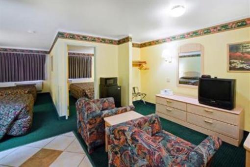 фото отеля Americas Best Value Inn & Suites Colorado Springs
