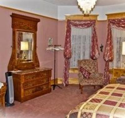 фото отеля Ferris Mansion Bed and Breakfast
