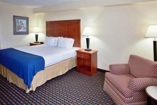 фото отеля Holiday Inn Express Jacksonville (North Carolina)