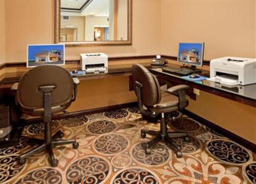 фото отеля Holiday Inn Express Hotel & Suites Sedalia