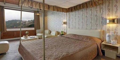 фото отеля Honeymoon Inn Shimla