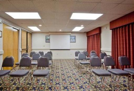 фото отеля Holiday Inn Express Newport News