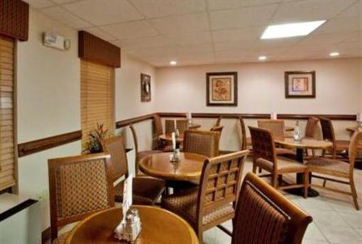 фото отеля Holiday Inn Express Newport News