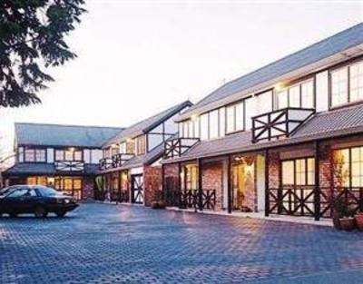 фото отеля Tudor Court Motel