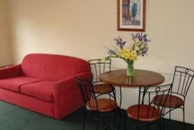 фото отеля Tudor Court Motel