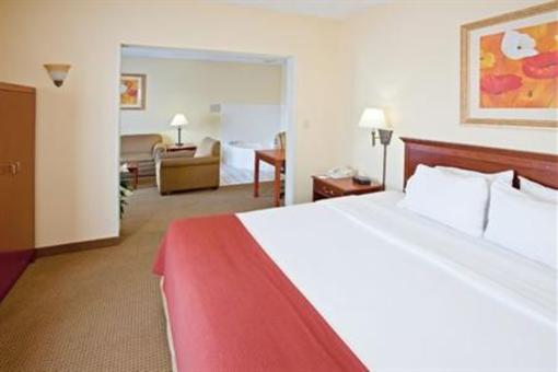 фото отеля Holiday Inn Express Hotel & Suites Muncie