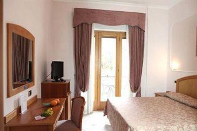 фото отеля Hotel Savoia Sorrento