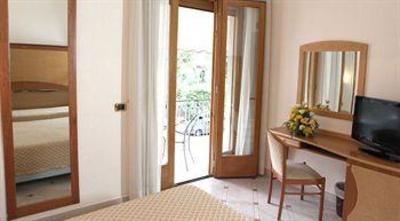 фото отеля Hotel Savoia Sorrento