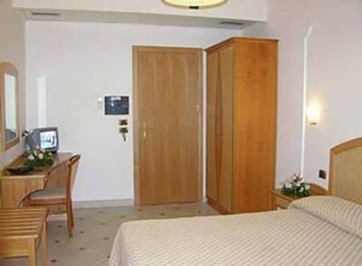 фото отеля Hotel Savoia Sorrento