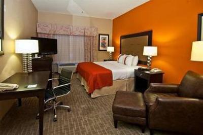 фото отеля Holiday Inn Hotel and Suites