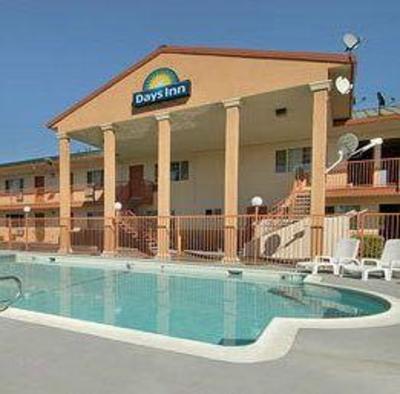 фото отеля Days Inn and Suites Red Bluff