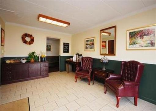 фото отеля Econo Lodge Inn & Suites Airport Windsor Locks