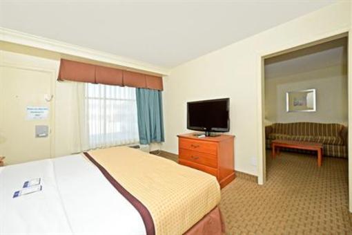 фото отеля Best Western Plus Holiday Sands Inn & Suites