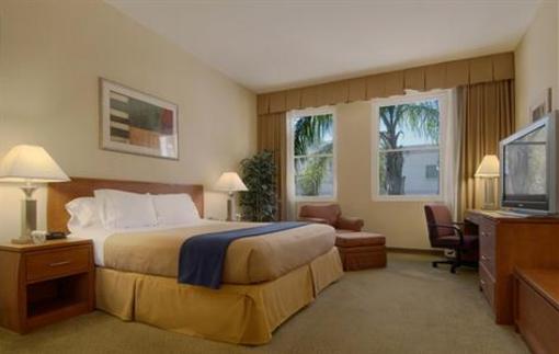 фото отеля Holiday Inn Express Century City