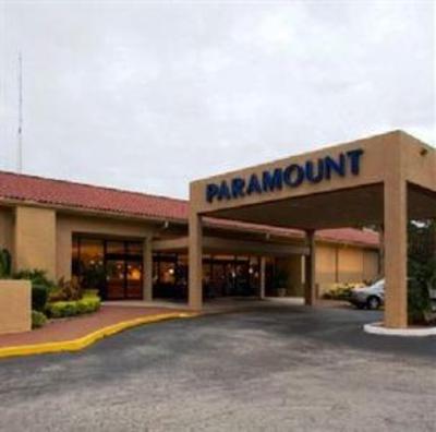 фото отеля Paramount Plaza Hotel & Suites
