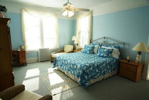 фото отеля The Sandpiper Inn