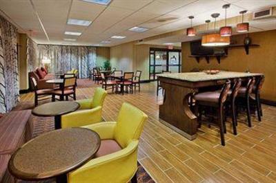 фото отеля Hampton Inn Commerce