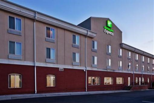 фото отеля Holiday Inn Express Hotel & Suites Commerce-Tanger Outlets