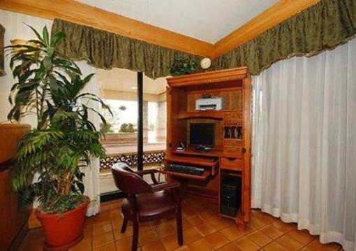 фото отеля Comfort Inn Peach Street Erie