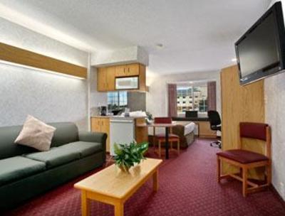 фото отеля Microtel Inn & Suites Ames