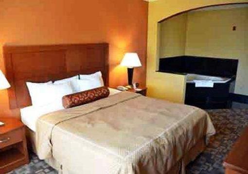 фото отеля Comfort Suites - Marina