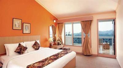 фото отеля Days Inn Sterling Resorts Fernhill Ooty