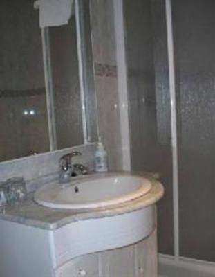фото отеля Hostal DS Velilla de San Antonio