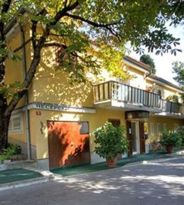 фото отеля Maygut Apartments