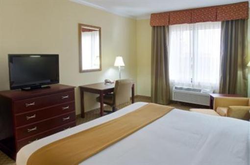 фото отеля Holiday Inn Express Hotel & Suites Winnie