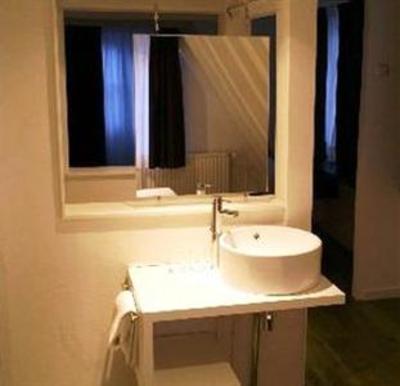 фото отеля Chic & Basic Amsterdam