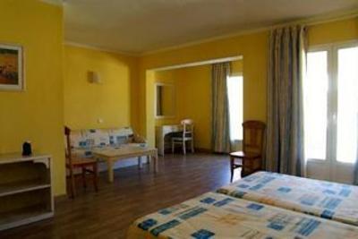 фото отеля Hostal Porto Colom Felanitx
