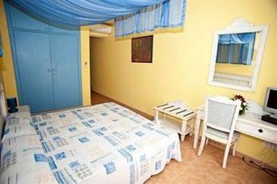 фото отеля Hostal Porto Colom Felanitx