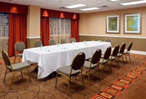 фото отеля Holiday Inn Harmon Meadow Secaucus