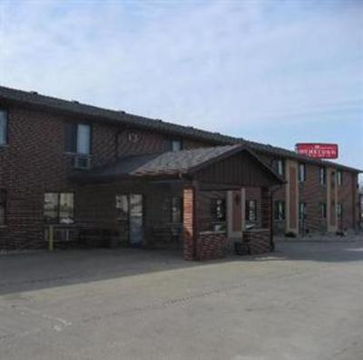 фото отеля Hometown Inn & Suites Cedar Rapids