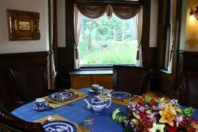 фото отеля The Henderson Castle Bed & Breakfast