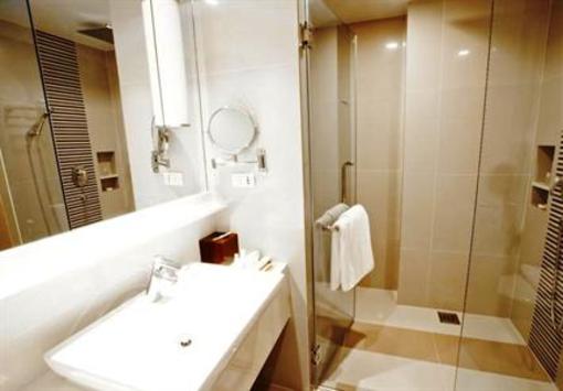 фото отеля Ramada Hotel & Suites Bangkok