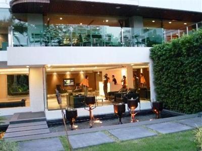 фото отеля Ramada Hotel & Suites Bangkok