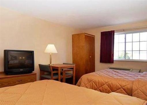 фото отеля Econo Lodge Inn and Suites Dickson