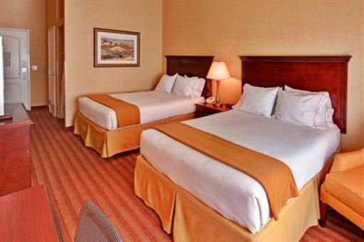 фото отеля Holiday Inn Express Hotel & Suites Corona