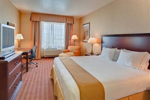 фото отеля Holiday Inn Express Hotel & Suites Corona