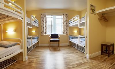 фото отеля Barnacles Quay Street House Hostel Galway