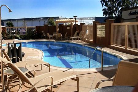 фото отеля Hampton Inn & Suites Seal Beach