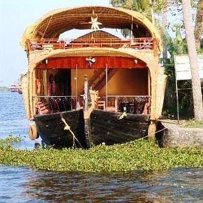 фото отеля Indraprastham Holidays Houseboats Kumarakom