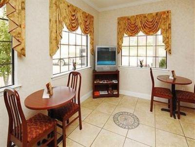 фото отеля Econo Lodge Inn & Suites Horn Lake