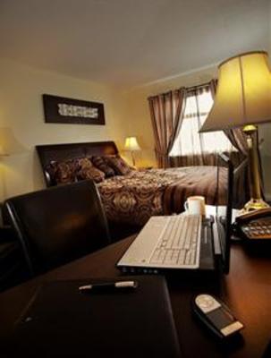 фото отеля Howard Johnson North Burnabys Boutique Hotel