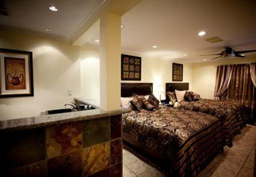 фото отеля Howard Johnson North Burnabys Boutique Hotel