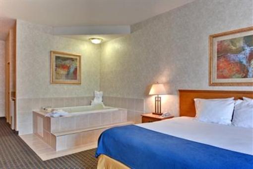 фото отеля Holiday Inn Express Lethbridge