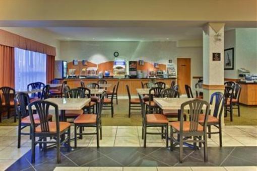 фото отеля Holiday Inn Express Lethbridge