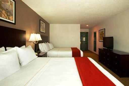 фото отеля Holiday Inn Express Hotel & Suites Chicago-Deerfield Lincolnshire